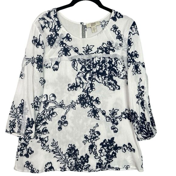 VTG  America Blues White Blue Floral Blouse XL Crinkle Texture Boho Tunic Top - Picture 1 of 12